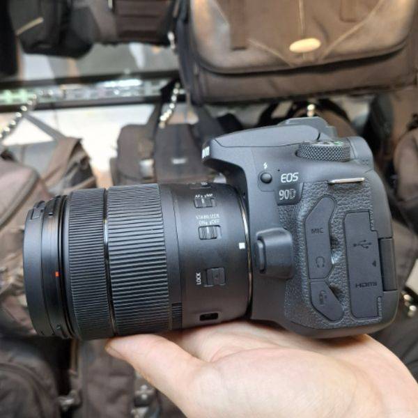 دوربین دست دوم کانن Canon EOS 90D DSLR Camera with 18-135mm Lens (1000 شات)