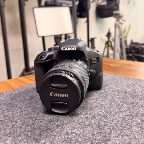 دوربین عکاسی دست دوم کانن Canon EOS 800D Kit 18-55mm f/4-5.6 IS STM (26/000 شات)