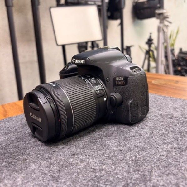 دوربین عکاسی دست دوم کانن Canon EOS 800D Kit 18-55mm f/4-5.6 IS STM (26/000 شات)