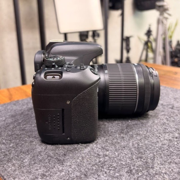 دوربین عکاسی دست دوم کانن Canon EOS 800D Kit 18-55mm f/4-5.6 IS STM (26/000 شات)