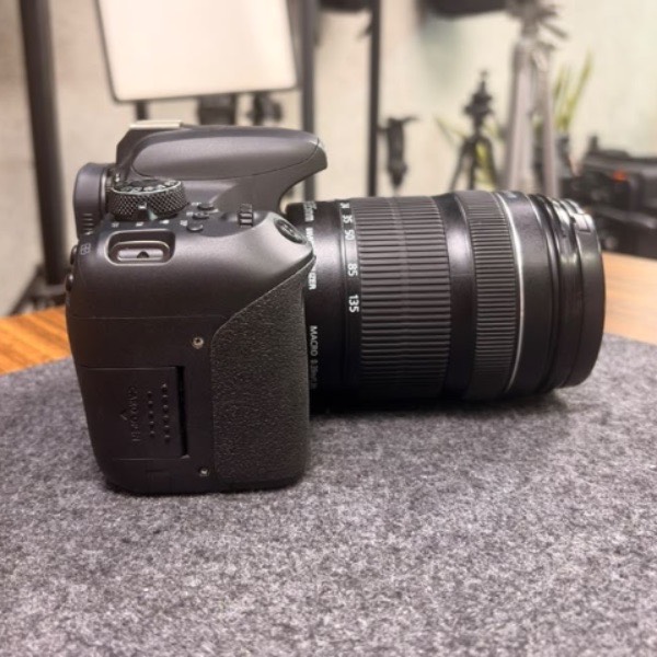 دوربین عکاسی دست دوم Canon eos 800D kit 18-135 stm (26/000 شات)