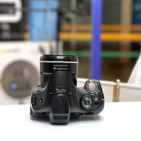 دوربین دست دوم کانن Canon power shot sx30is(11000 شات)