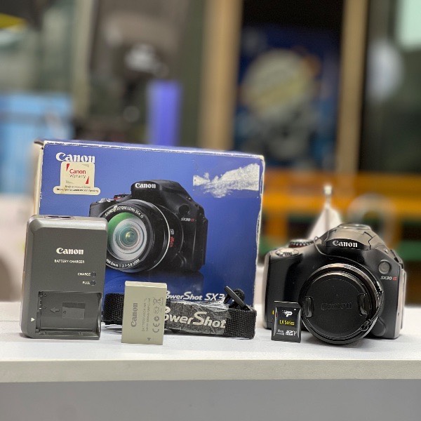 دوربین دست دوم کانن Canon power shot sx30is(11000 شات)