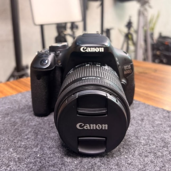 دوربین دست دوم کانن Canon 600D kit 18-55 dc iii(18/500 شات)