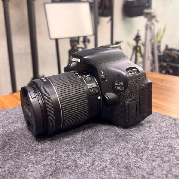دوربین دست دوم کانن Canon 600D kit 18-55 dc iii(18/500 شات)