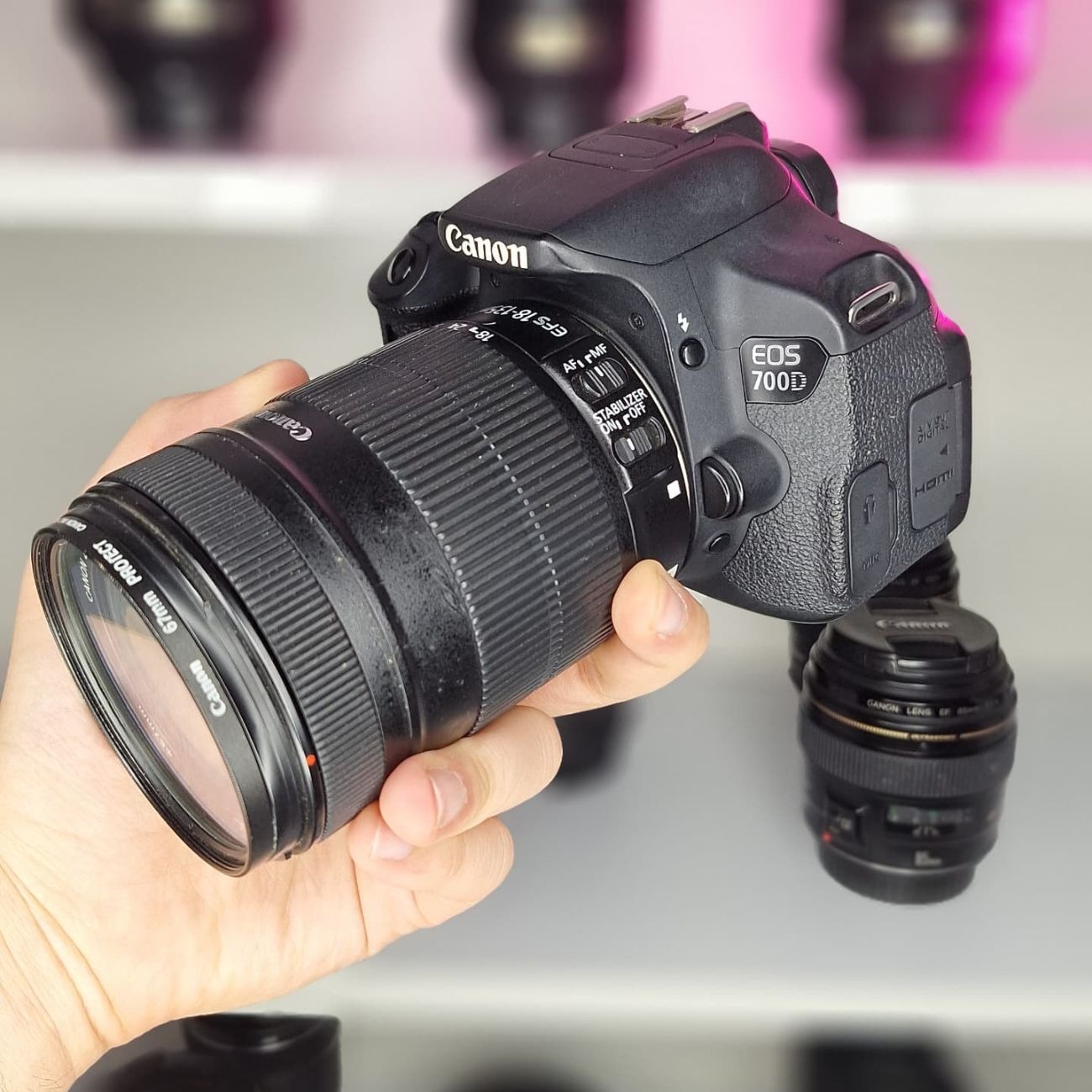 دوربین عکاسی کانن دست دوم Canon EOS 700D Kit 18-135mm f/3.5-5.6 IS stm(4000 شات)