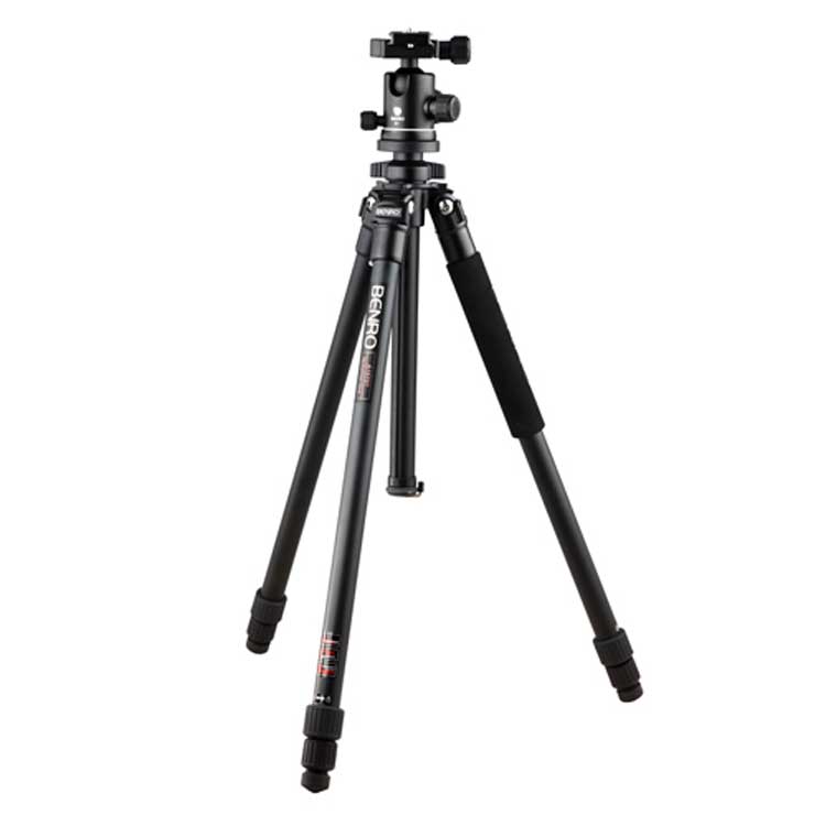 سه پایه بنرو Benro A1570TB1 از جنس آلمینیوم می باشد.و از سیستم قفل QLSاستفاده شده که تنها با یک چهارم پیچش عمل قفل وباز شدن قسمتها انجام میشود