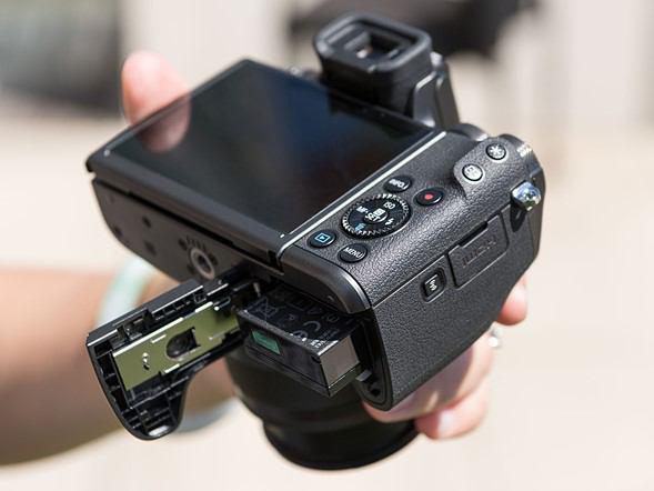 همه چیز درباره EOS M5