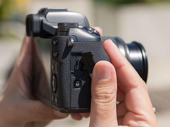 همه چیز درباره EOS M5