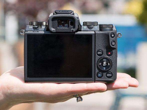 همه چیز درباره EOS M5