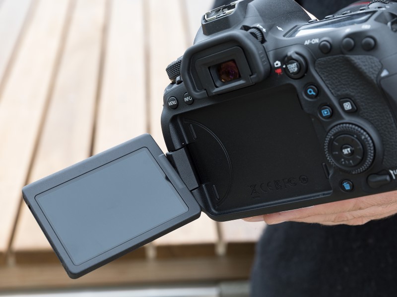 دوربین Canon 6D Mark II