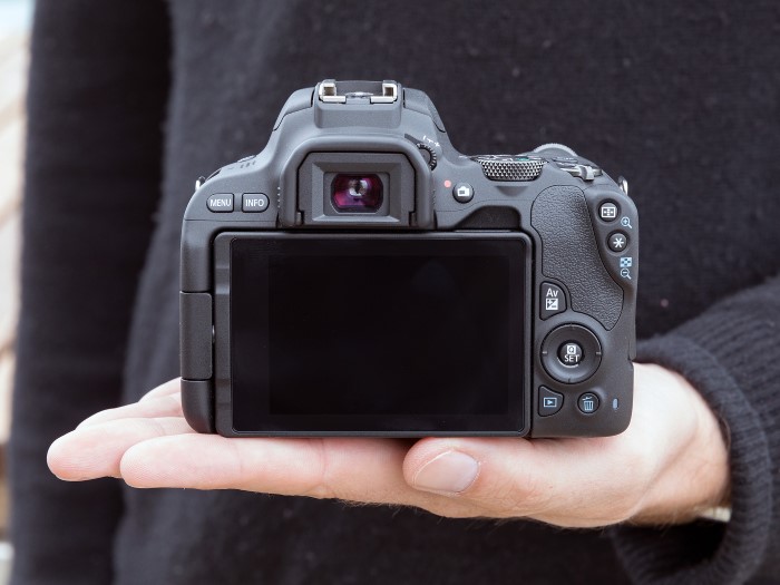 دوربین Canon 200D