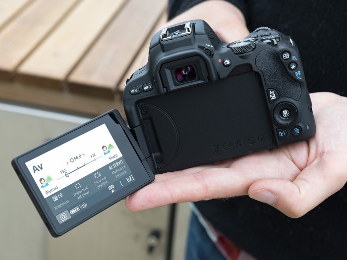 دوربین Canon 200D