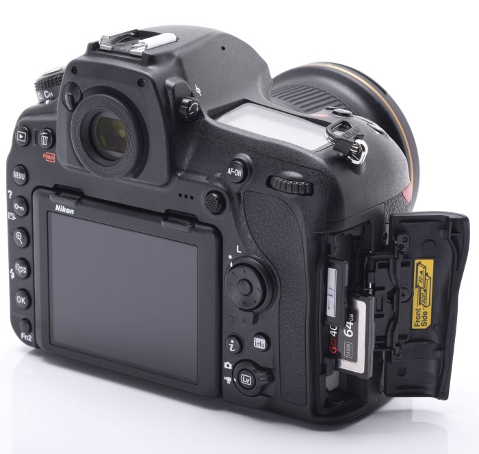 دوربین نیکون D850