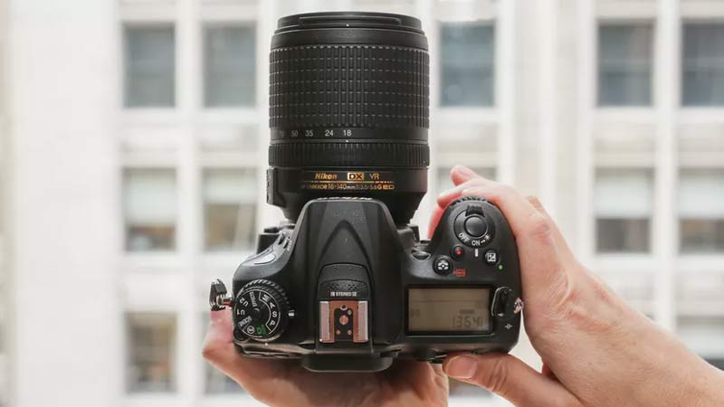 دوربین نیکون D7200