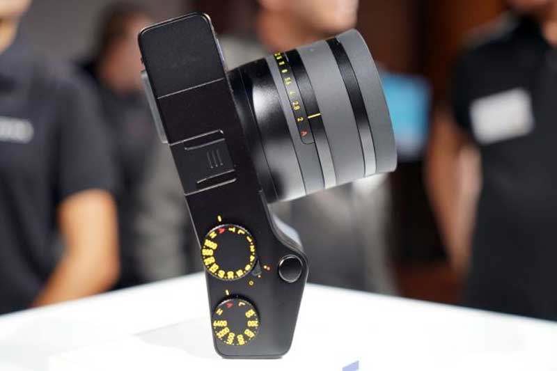 دوربین زایس ZX1