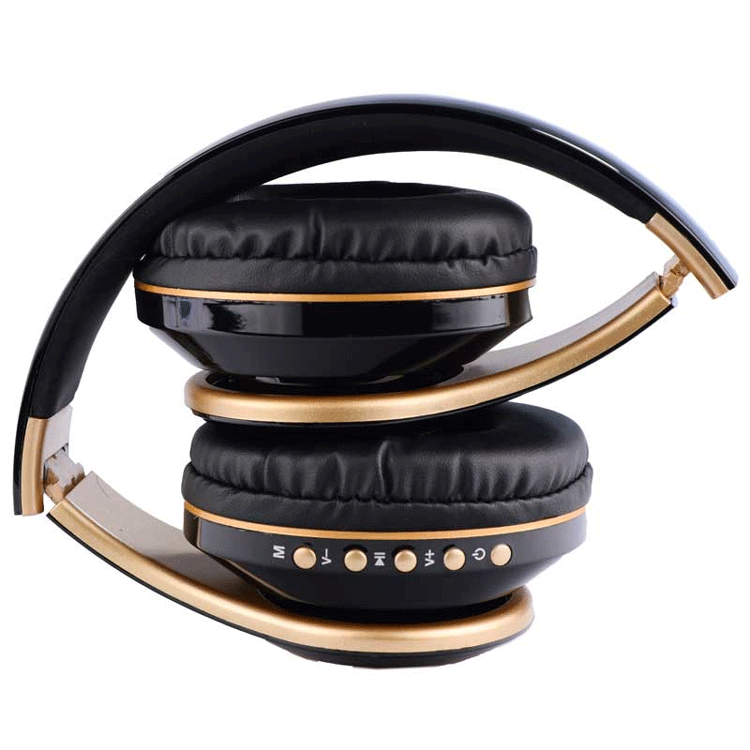 هدفون JBL S930 دارای گوشی هایی با ابعاد مناسب و اندازه ی مطلوبی است که هنگام استفاده گوش شما را می پوشانند و باعث هرچه بهتر شنیده شدن موسیقی می شوند