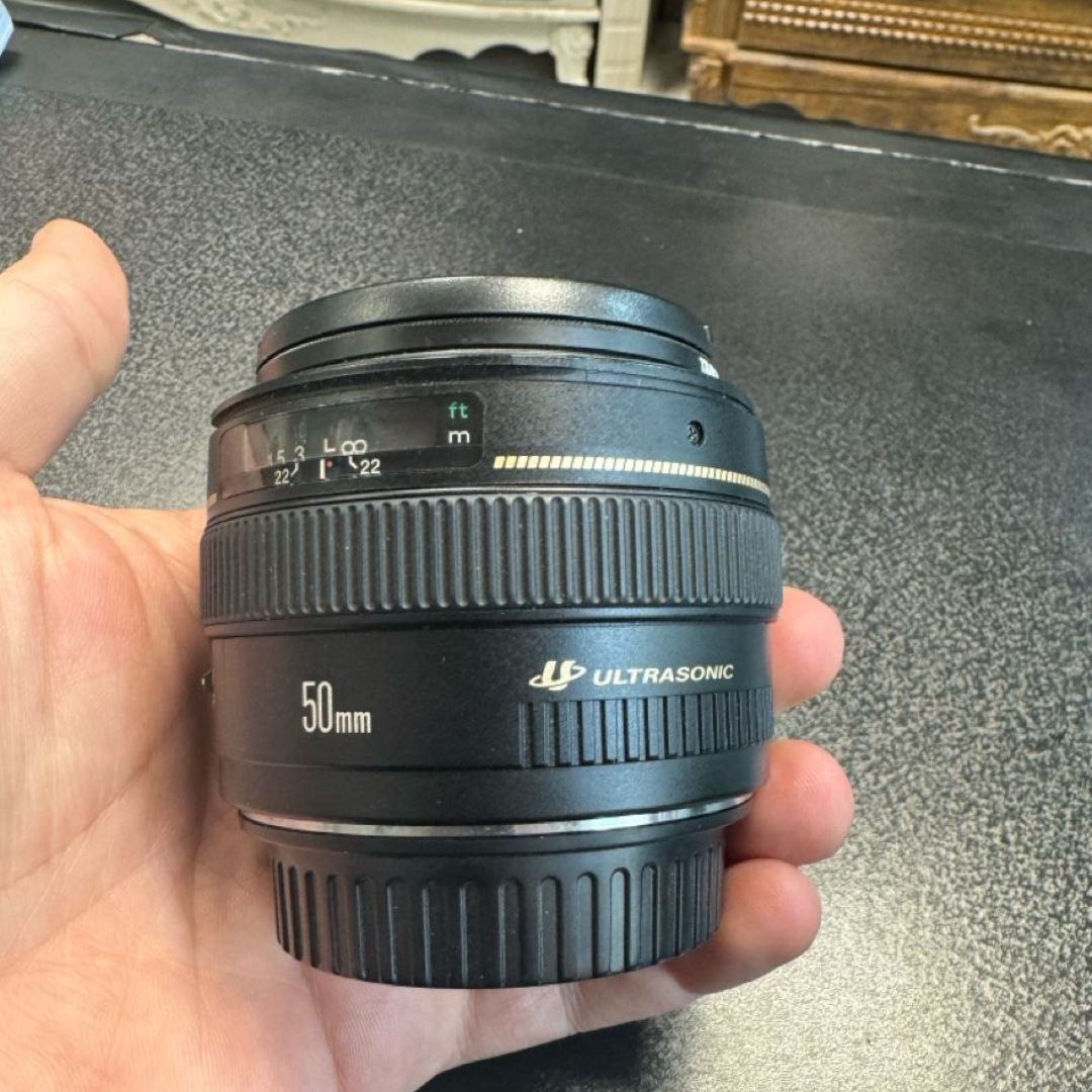 لنز کانن EF 50mm USM دست دوم از اقتصادیترین لنزهای کانن در رده لنزهای پرایم یا ثابت است. بسیار تمیز و در حد نو، دو روز مهلت تست