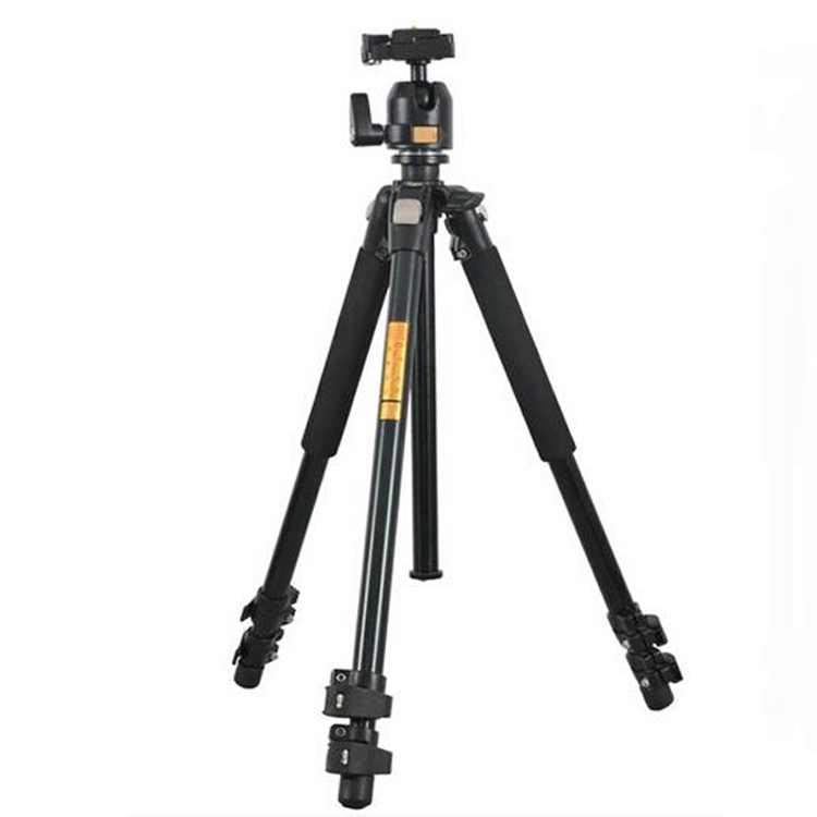 سه پایه Beike 304 Tripod+ball head پایه ها به واسطه قفلهای کلیپسی کوچکی که در هر قسمت آن قرارداد خیلی راحت تنظیم میشود؛ و حتی نیاز به مهارت خاصی ندارد