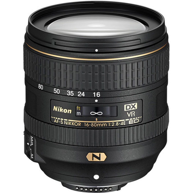 لنز نیکون Nikon AF-S DX NIKKOR 16-80mm f/2.8-4E ED VR Lens یک زوم معادل 24-120mm معادل است، مناسب برای طیف وسیعی از برنامه های عکسبرداری میباشد
