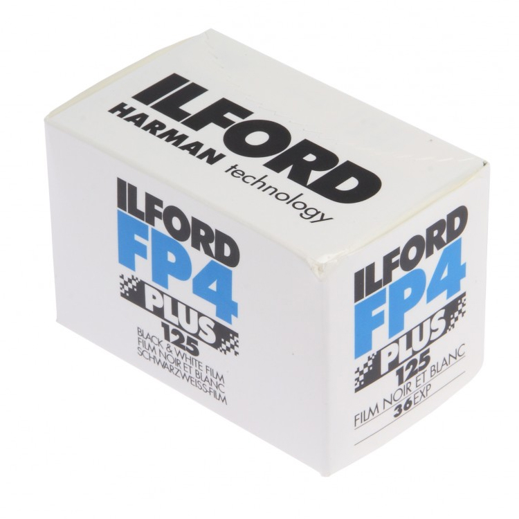 فیلم 135 سیاه وسفید Ilford FILM FP4 Plus ISO-125 فیلم سنتی متوسط سیاه و سفید منفی است که دارای یک ساختارخوب با شدت بالا است