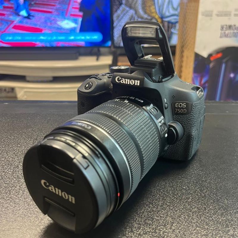دوربین عکاسی کانن دست دوم Canon EOS 750D Kit 18-135mm F3.5-5.6 IS STM (شات 12300)