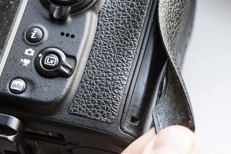 پوششهای لاستیکی را بررسی کنید