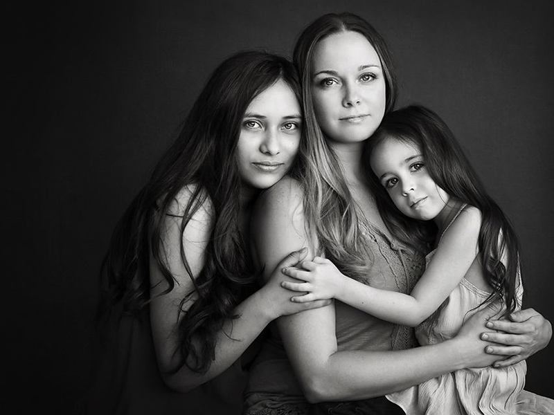 عکس سیاهوسفید مادر و دختر