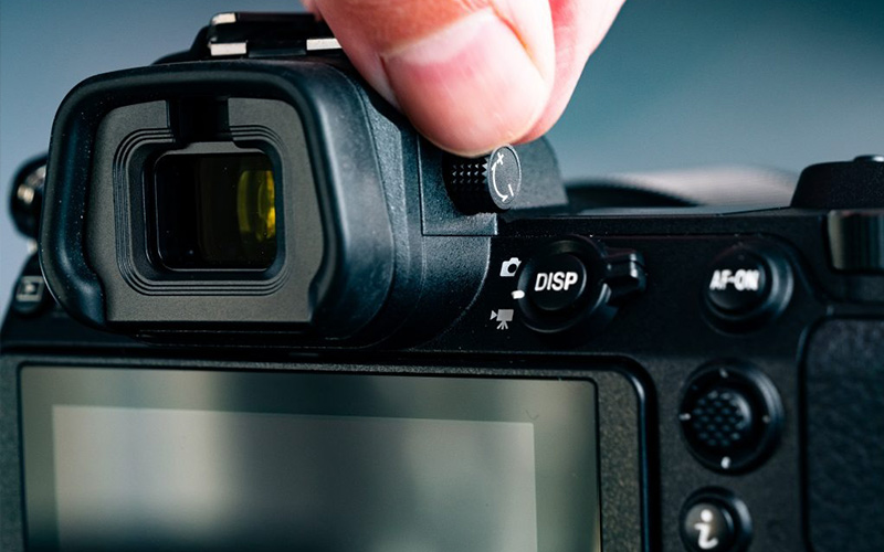 مانیتور و منظرهیاب (Monitors and Viewfinders)