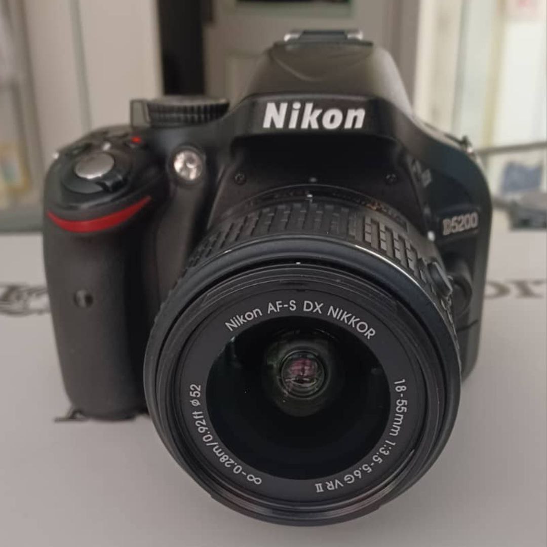 دوربین عکاسی نیکون دست دوم Nikon D5200‌ Kit 18-55mm f/3.5-5.6G VR AF-S DX(شات 4426)