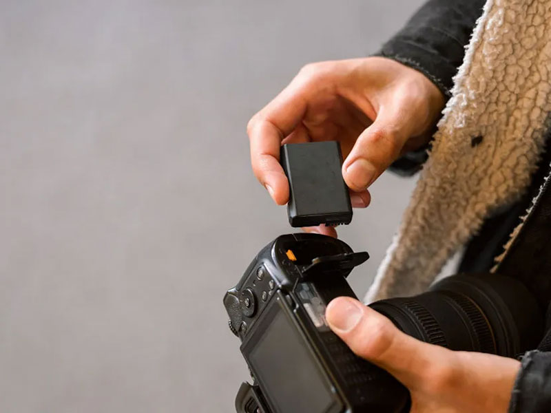 جدا کردن باتری در هنگام افتادن دوربین در آب