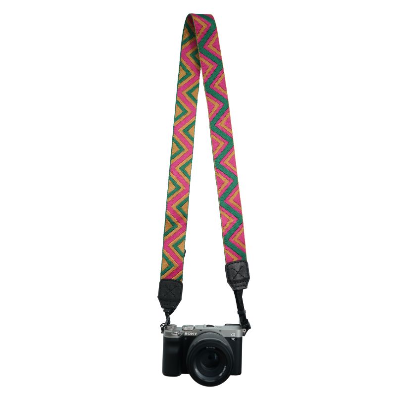 ضمانت سلامت کالا | مشخصات + بهترین قیمت برای خرید بند دوربین طرح زیگزاگی سبز سرخابی Bandino Camera neck Strap Green | مشاوره تخصصی 0217356