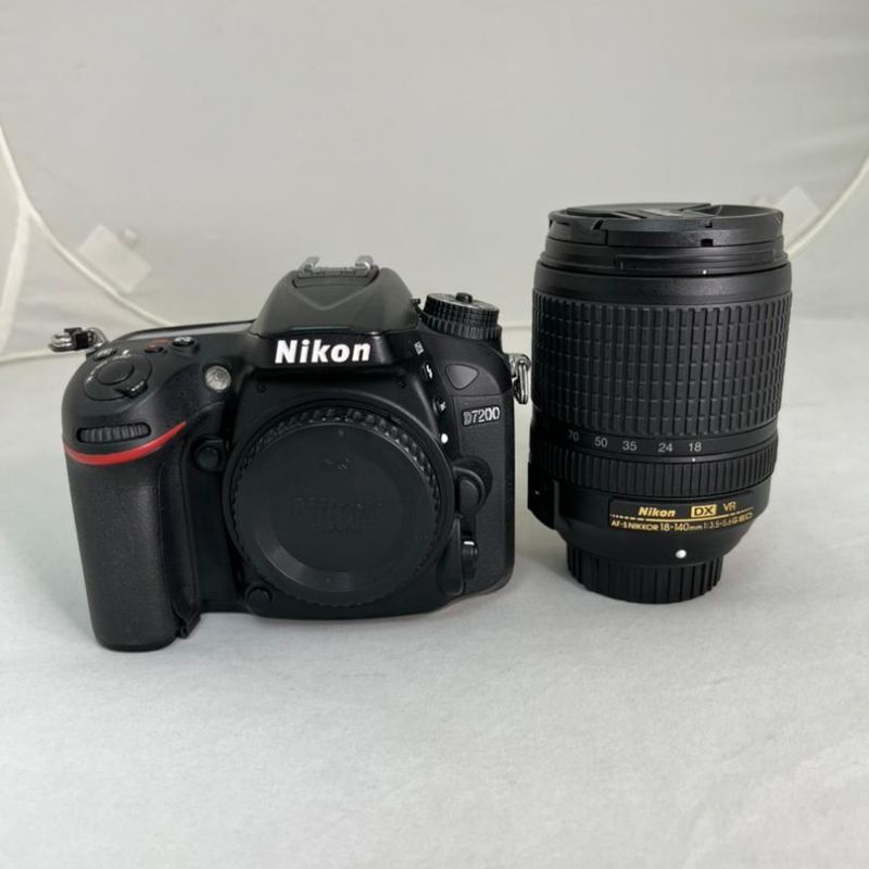 دوربین عکاسی نیکون دست دوم Nikon D7200 Kit 18-140mm f/3.5-5.6 G VR(شات 30000)