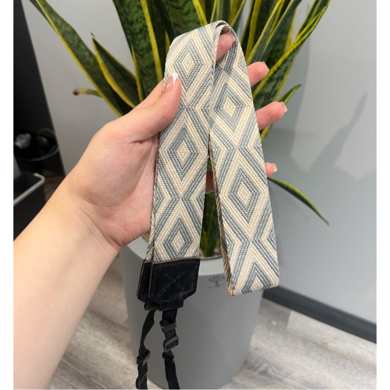 بهترین قیمت برای خرید بند دوربین طرح لوزی طوسی کرم Bandino Camera neck StrapCream gray rhombus | مشاوره تخصصی ☎️0217356