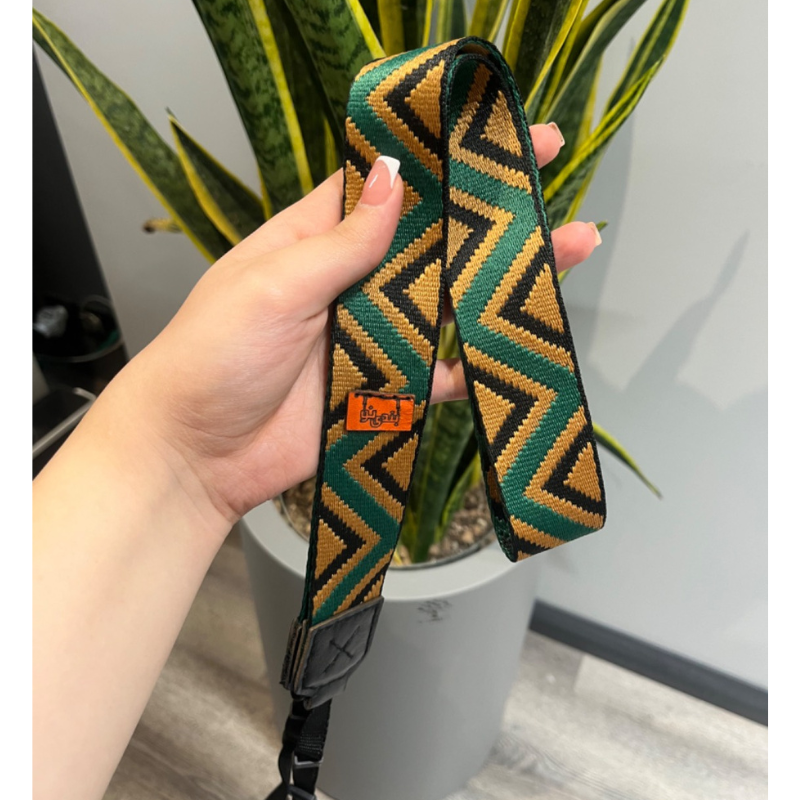 مشخصات + بهترین قیمت برای خرید بند دوربین طرح زیکزاگی سبز خردلی Bandino Camera neck Strap mustard green | مشاوره تخصصی 0217356
