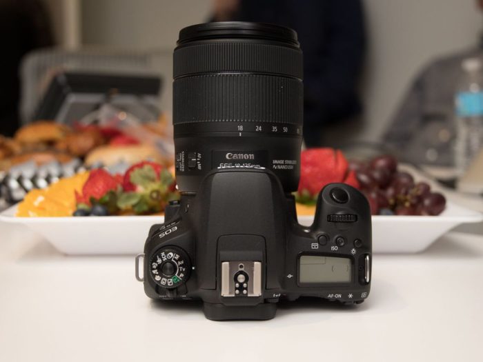 دوربین عکاسی کانن Canon EOS 77D Kit 18-135mm IS USM