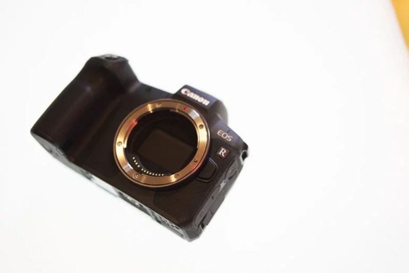دوربین بدون آینه کانن Canon EOS R Kit 24-105mm USM