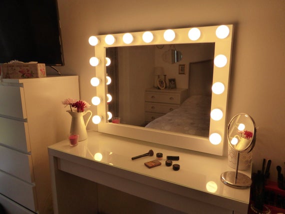 آینه اتاق گریم vanity mirror
