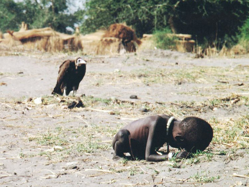 تصویر 2: کودک گرسنه و کرکس، کوین کارتر، 1993