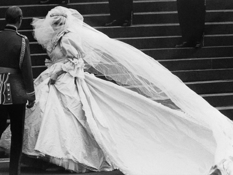 تصویر 25: مراسم ازدواج لیدی دایانا با شاهزاده چارلز، 1981