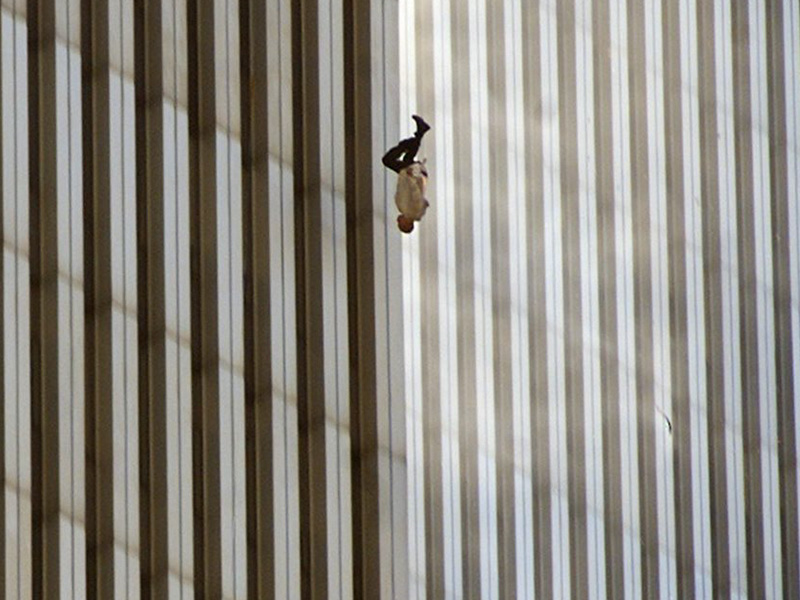 تصویر 4: مردی در حال سقوط، ریچارد درو، 2001